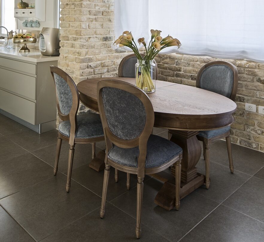 שולחן אוכל אובלי רגל DA5