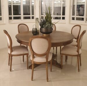 שולחן עגול רגל עץ