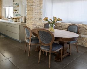 שולחן אוכל אובלי רגל DA5