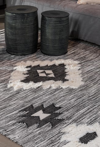 שטיח צמר מעויינים