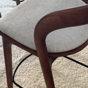 כסא בר ג'ורדן אגוז מושב פשתן