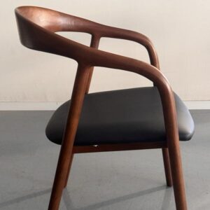 כסא אוכל ג'ורדן אגוז מושב דמוי עור