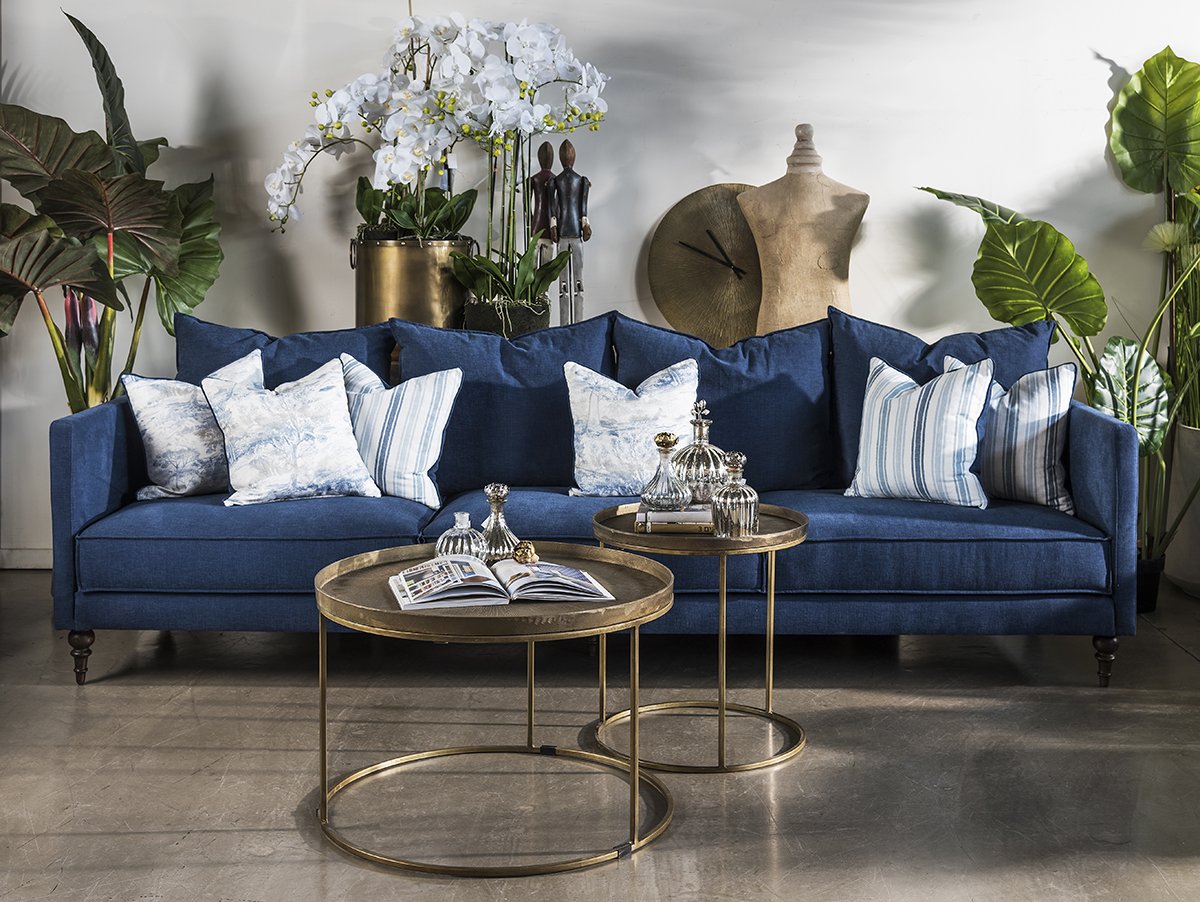 ספה כחולה מעוצבת בהתאמה אישית