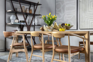 שולחן אוכל עץ נורדי בהיר